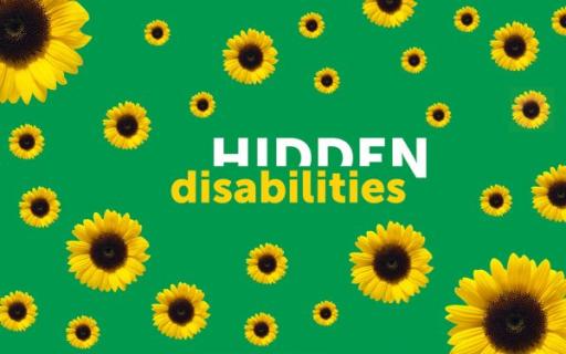 Logo Hidden Disablilties: Sonnenblume auf grünem Hintergrund