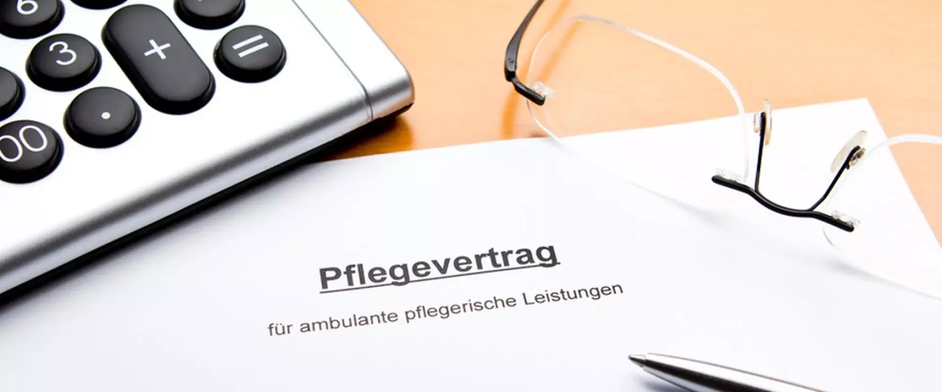 Bild eines Vertrages mit Stift