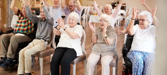 Bild Rentner in Bewegungsgruppe
