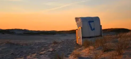 Foto: Strandkorb in der Abendsonne