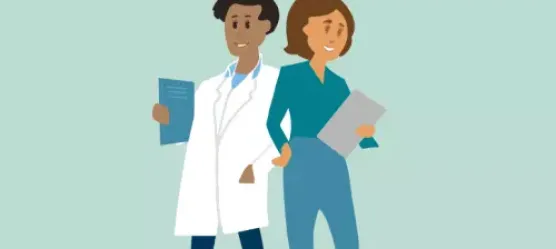 Ein Arzt und und eine Pfegefachkraft die nebeneinander stehen