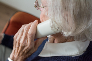 Frau mit Telefon