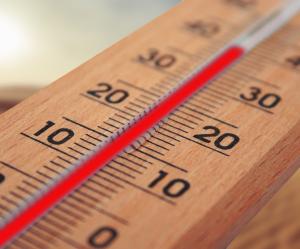 Thermometer mit der Anzeige über 30 Grad
